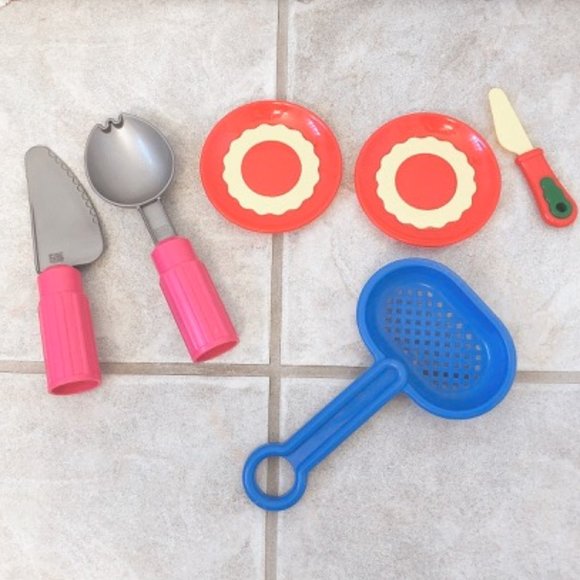 LIKE NEW Toys Kitchen Cook Play - Picture 2 of 3